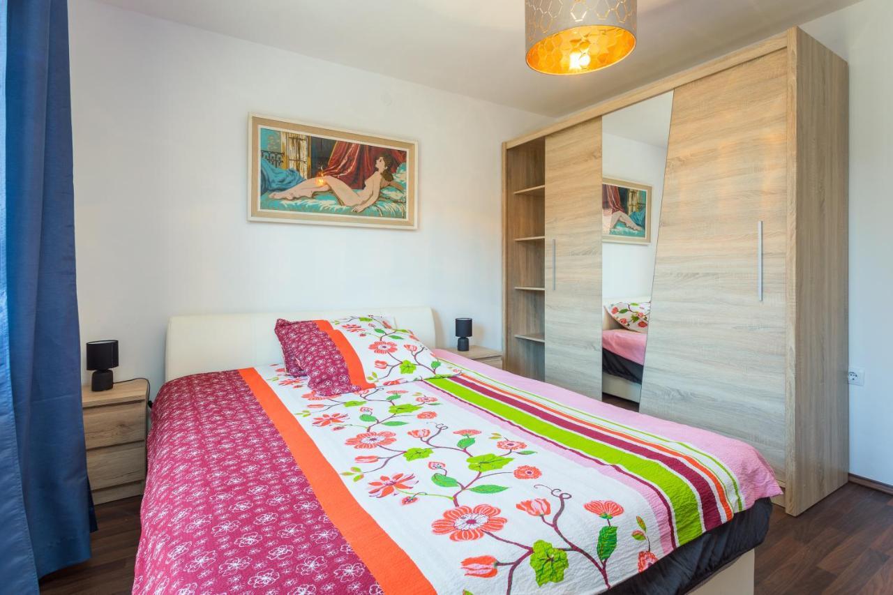 Sunny Apartment Ili Near Amfiteatar Pula Exterior foto